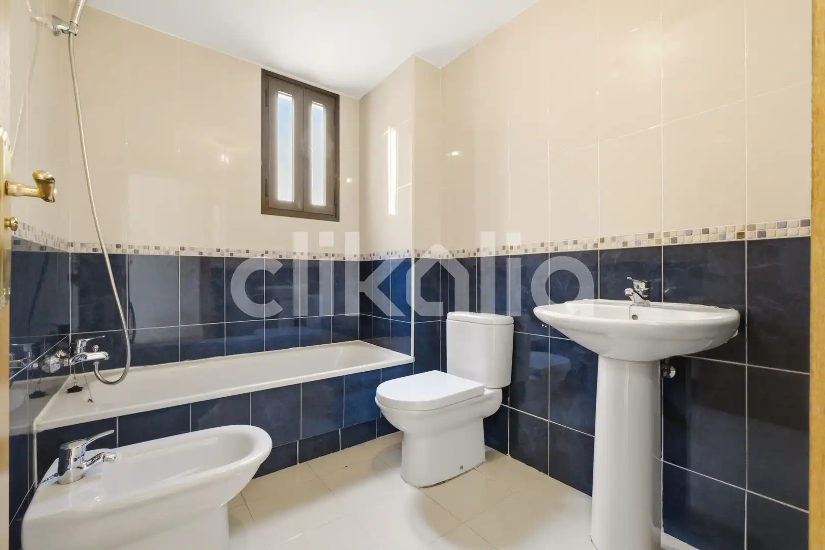 Bathroom of Flat for sale in Valdemoro  with Heating, Storage room and Swimming Pool