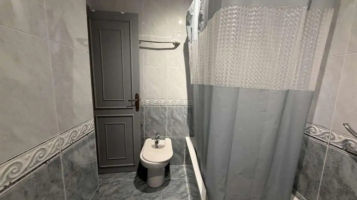 Bathroom of Flat for rent in Granada  with Furnished and Balcony