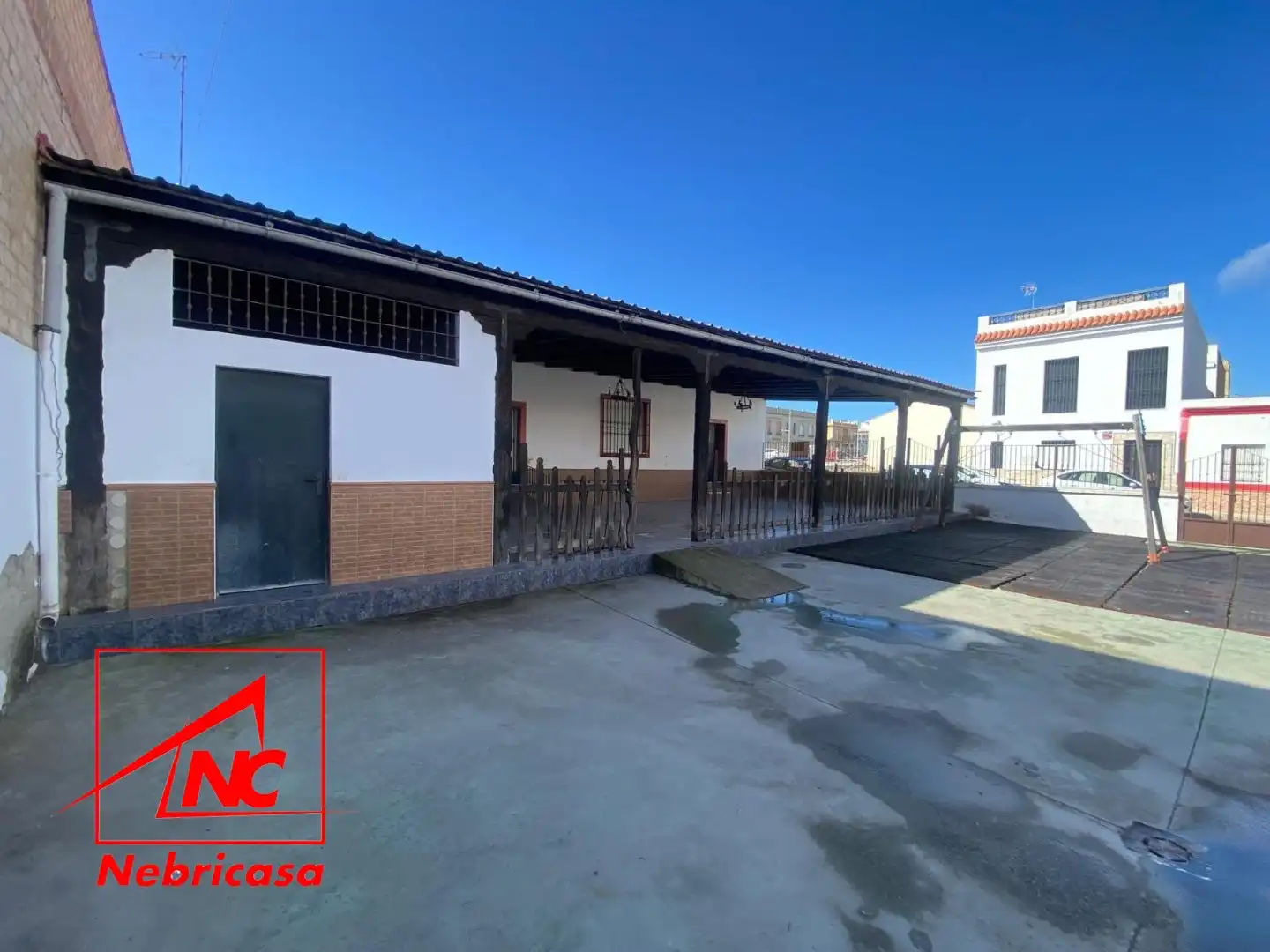 Exterior view of Industrial buildings for sale in Las Cabezas de San Juan