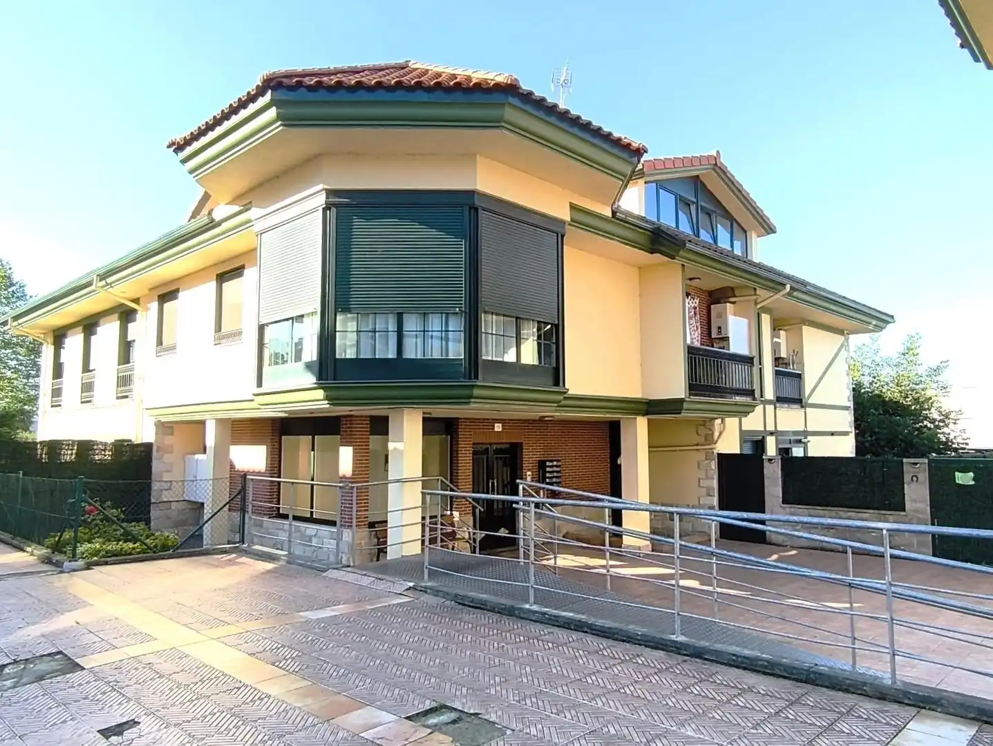 Vista exterior de Planta baja en venta en Penagos, Cantabria