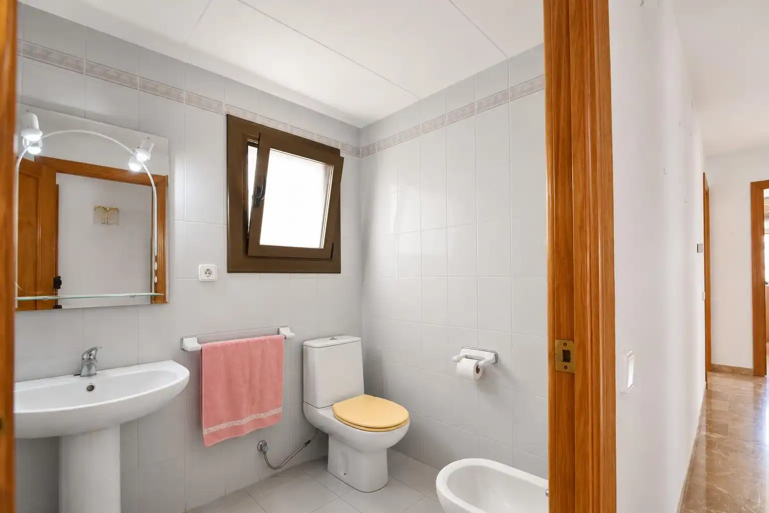 Bathroom of Flat for sale in Vilanova i la Geltrú  with Heating, Terrace and Balcony