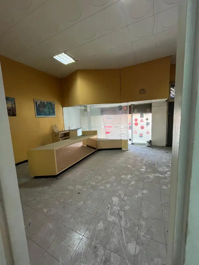 Local comercial en venta en Carrer Joan Salvat i Papasseit, imagen 4