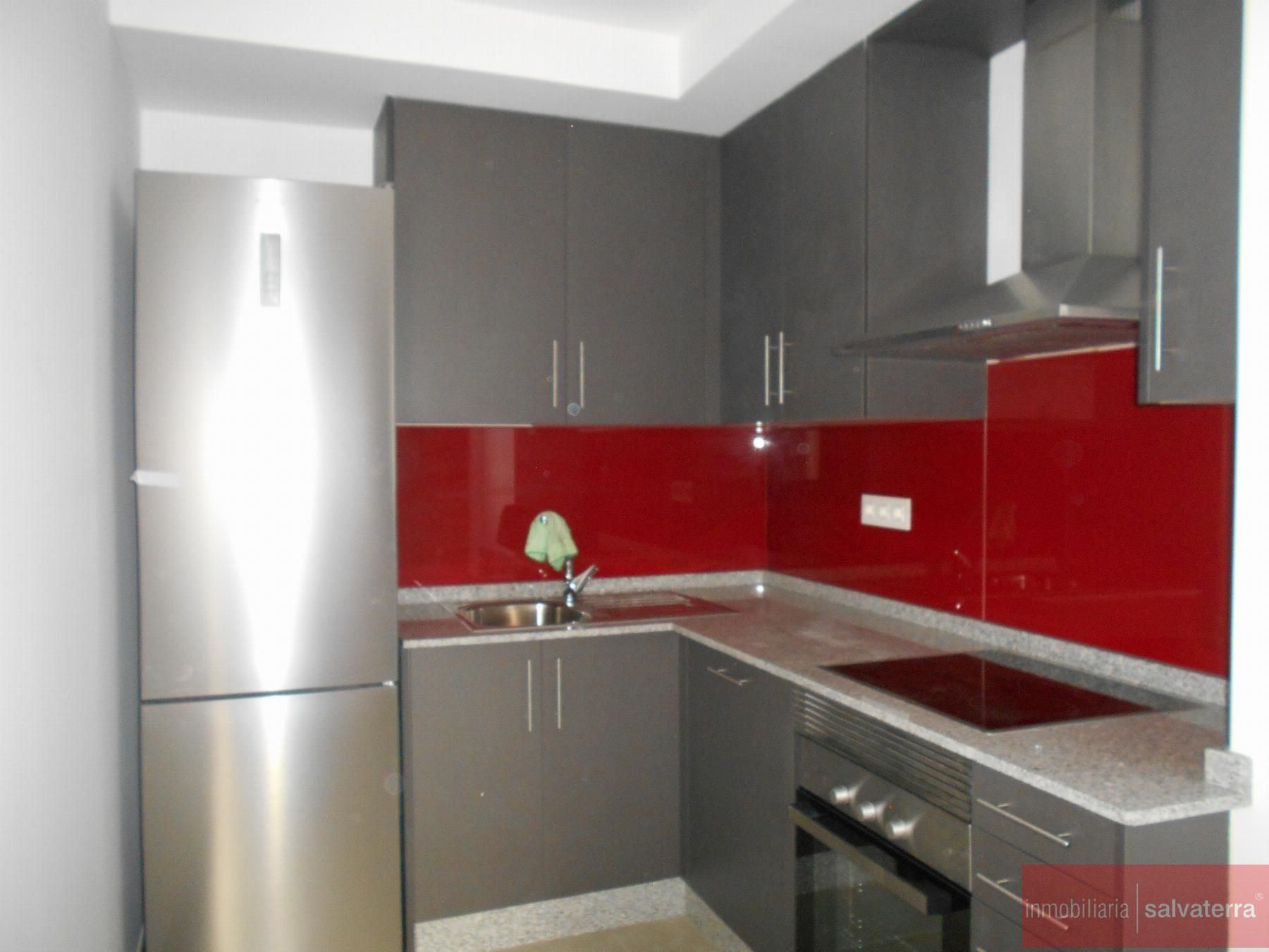 Cuina de Pis de lloguer en Salvaterra de Miño amb Calefacció, Traster i Balcó