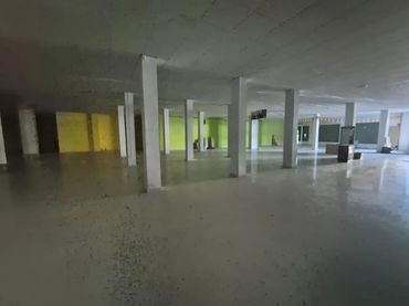 Local comercial en venda a Santa Adela - Parque Leyva Loro