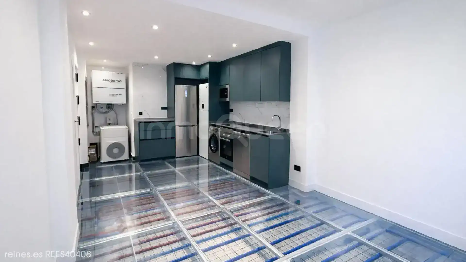 Kitchen of Flat for sale in Zaragoza  with Heating, Terrace and Furnished