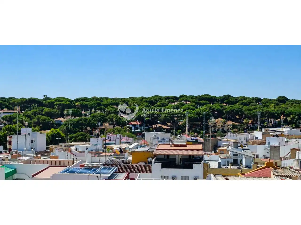 Vista exterior de Casa adosada en venta en Alcalá de Guadaira con Calefacción, Terraza y Piscina