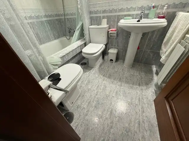 Badezimmer von Wohnung zum Verkauf in Narón mit Parkett, Abstellraum und Internet