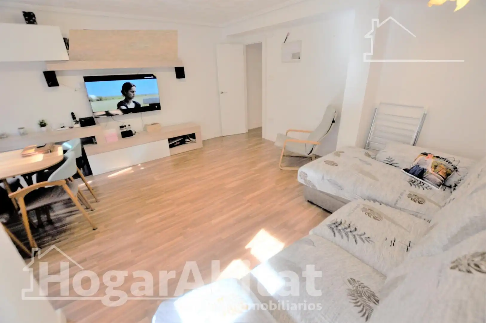 Sala d'estar de Pis en venda en Valencia amb Aire condicionat i Balcó