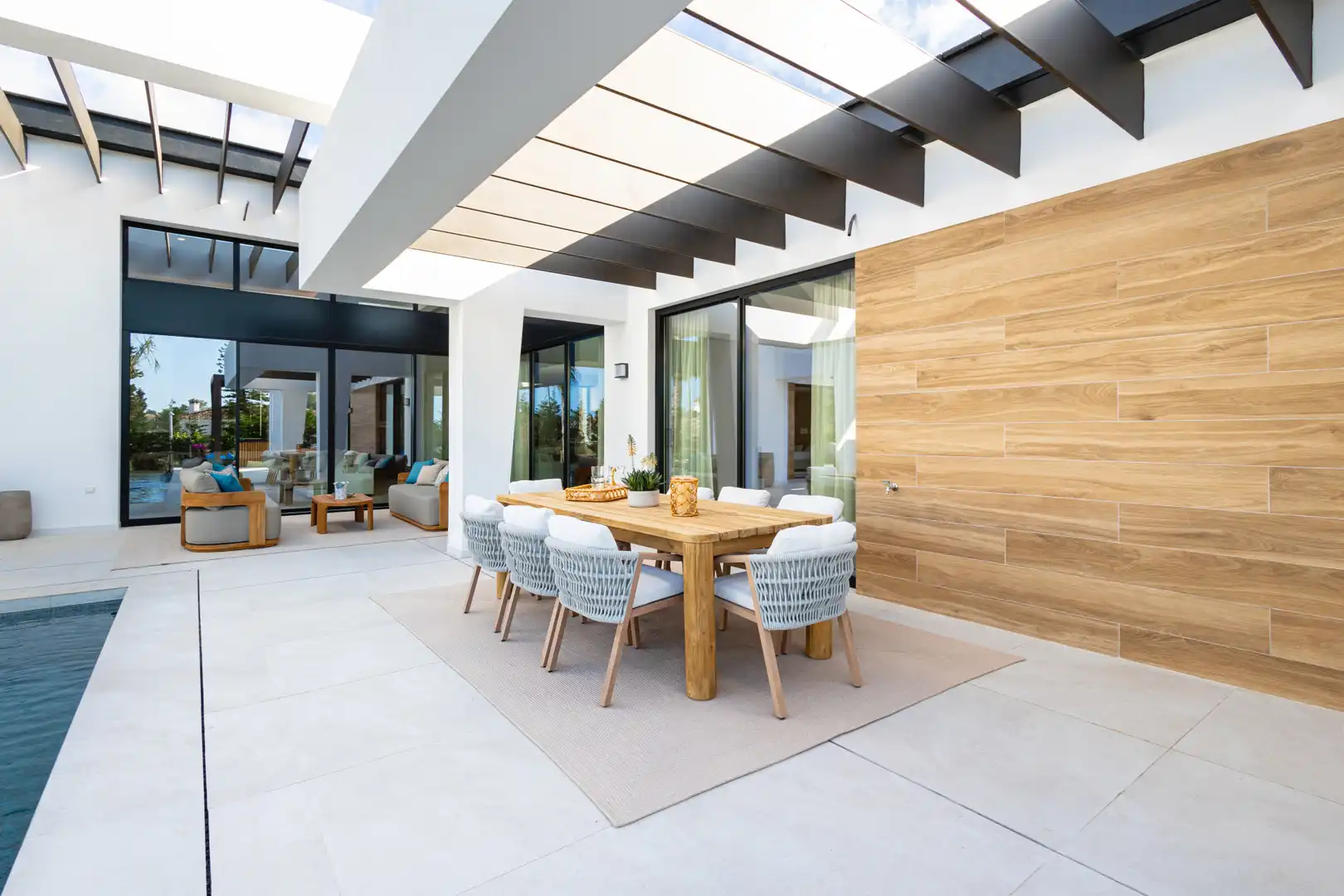 Terrasse von Haus oder Chalet zum Verkauf in Marbella mit Klimaanlage, Privatgarten und Terrasse