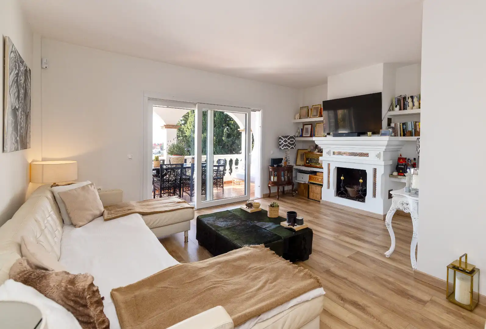 Sala d'estar de Casa o xalet en venda en Málaga amb Aire condicionat, Calefacció i Jardí privat