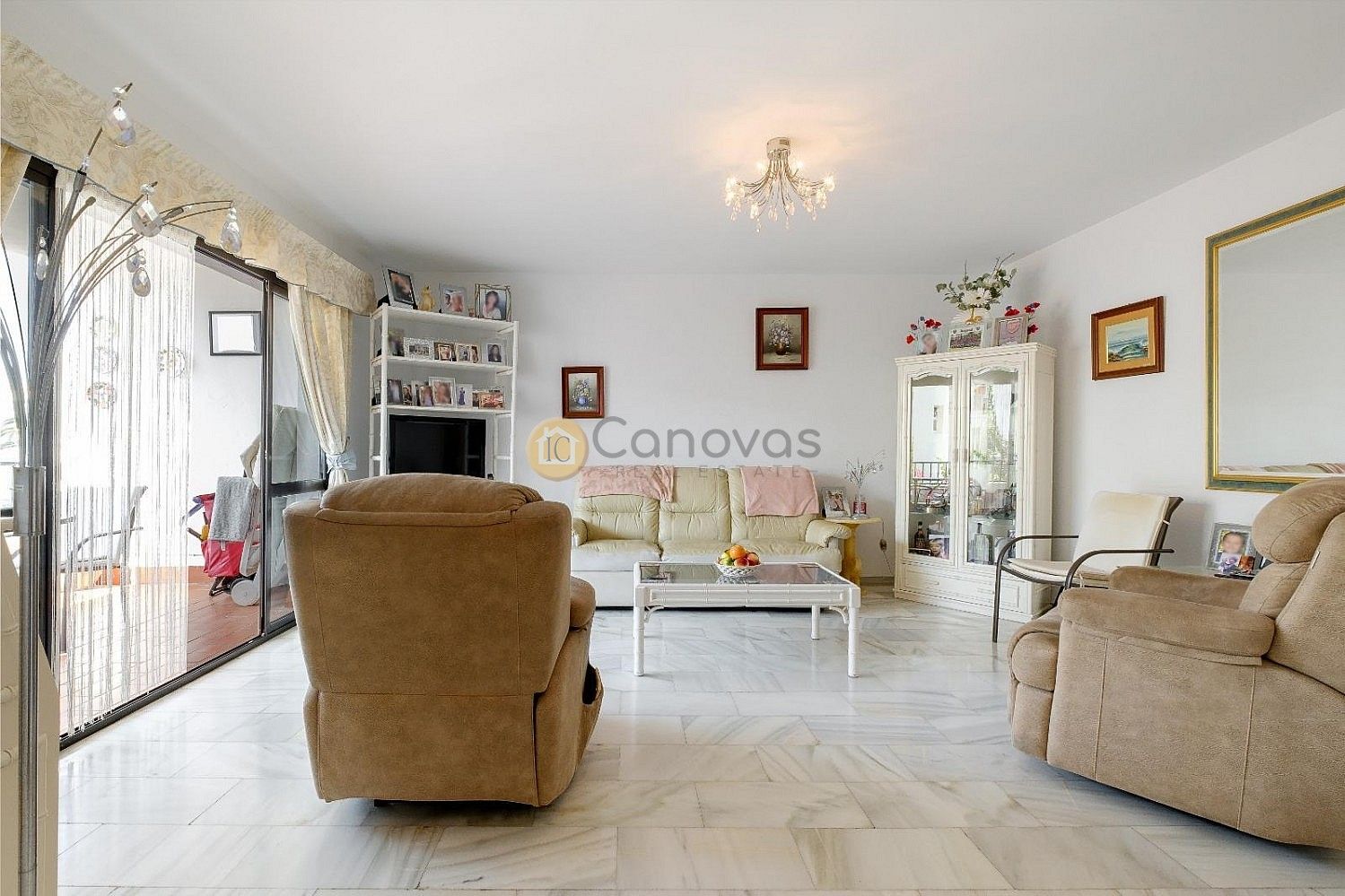 Sala d'estar de Apartament en venda en Nerja amb Jardí privat, Terrassa i Piscina