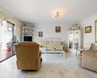Sala d'estar de Apartament en venda en Nerja amb Jardí privat, Terrassa i Piscina