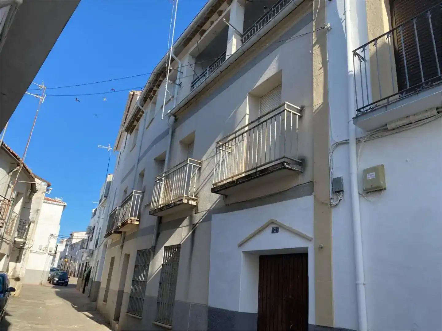 Vista exterior de Casa adosada en venda en Serradilla amb Balcó