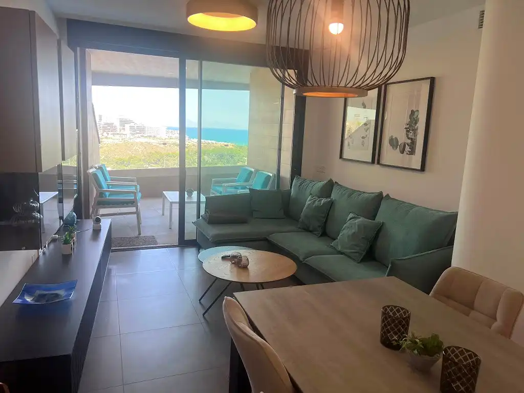Sala de estar de Apartamento de alquiler en Santa Pola con Aire acondicionado, Amueblado y Balcón