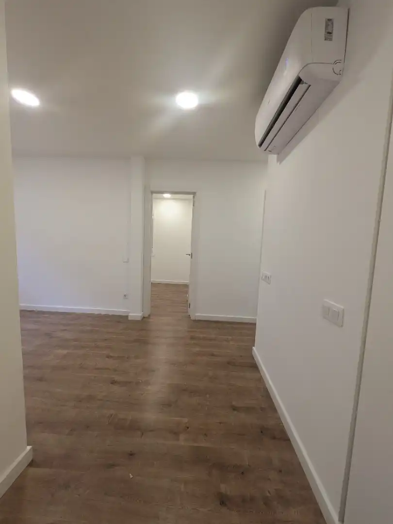 Flat for rent in Carrer de Bonsoms, Sants-Badal