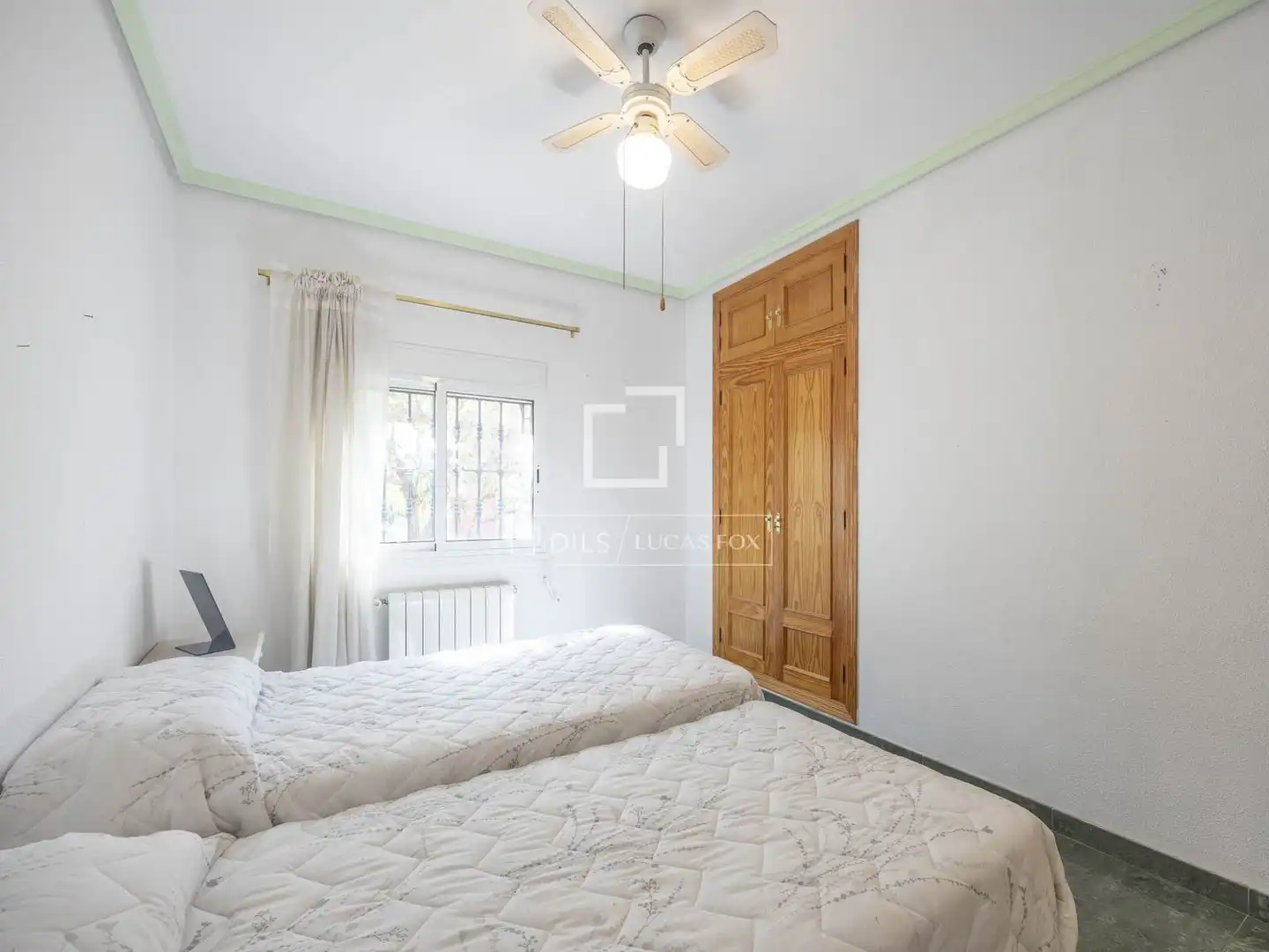 Bedroom of Houses for sale in La Pobla de Vallbona  with Air Conditioner, Heating and Private garden