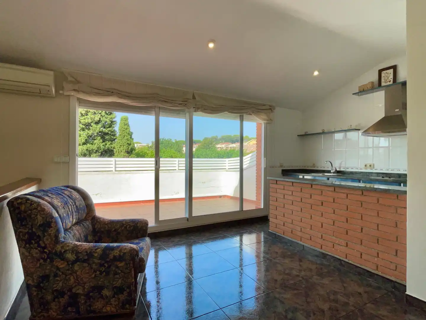 Terrasse von Einfamilien-Reihenhaus zum Verkauf in Sant Vicenç de Montalt mit Klimaanlage, Heizung und Privatgarten