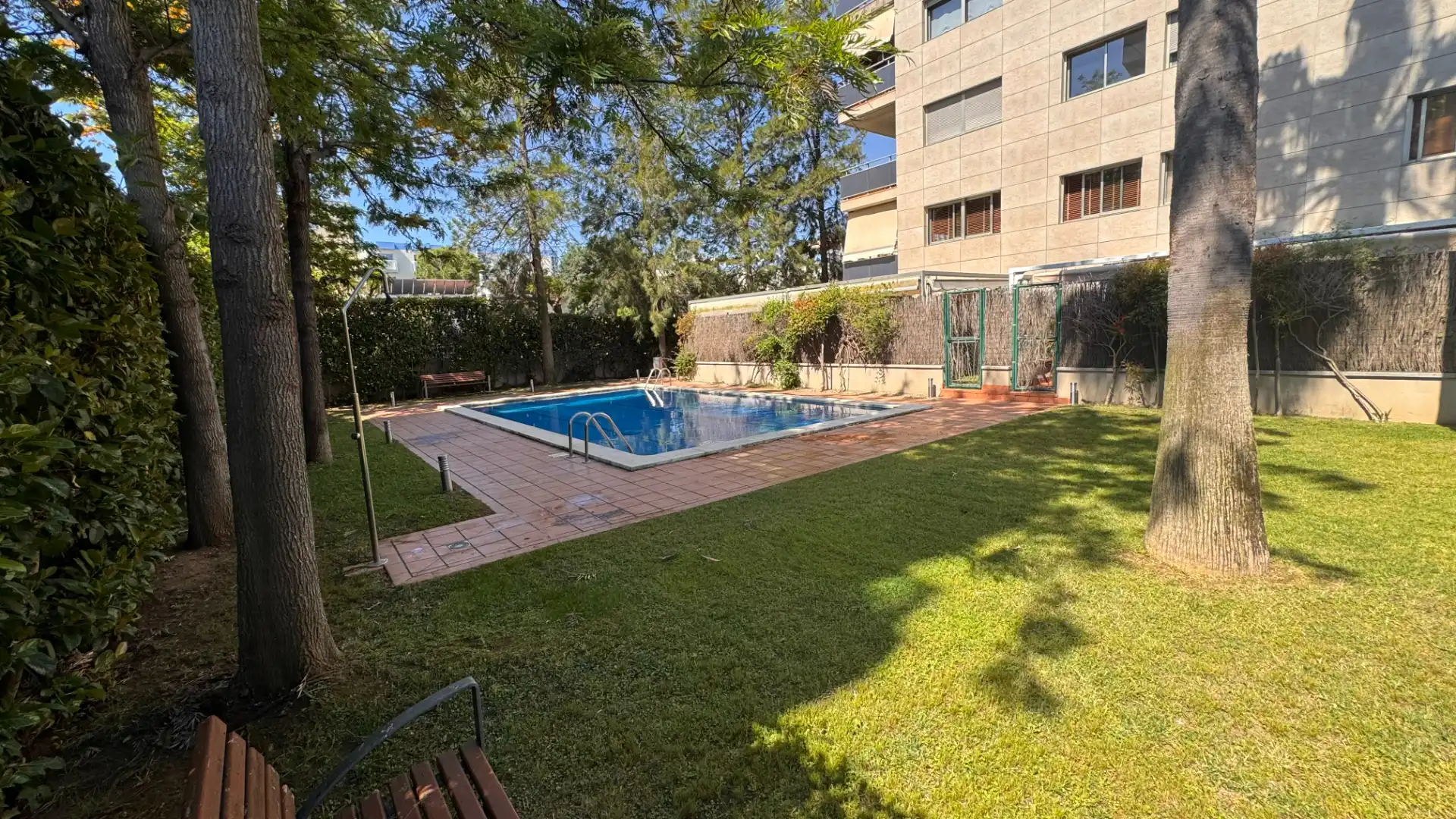 Piscina de Planta baja en venta en Salou con Aire acondicionado, Calefacción y Jardín privado