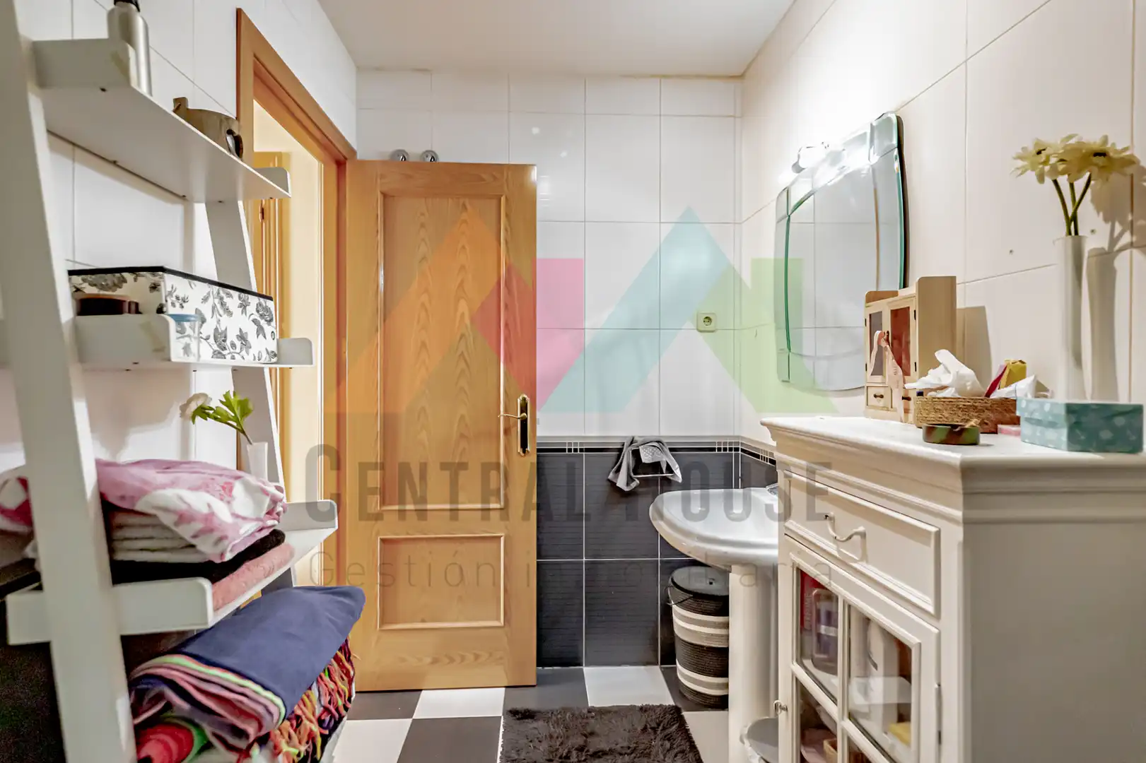 Baño de Casa adosada en venta en Guadalajara con Aire acondicionado, Calefacción y Jardín privado