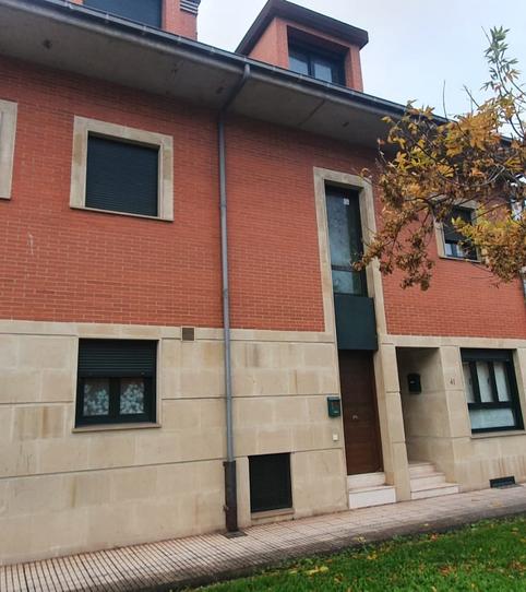 Foto 2 de Casa o xalet en venda a C/ Esperanza, Tremañes, Asturias