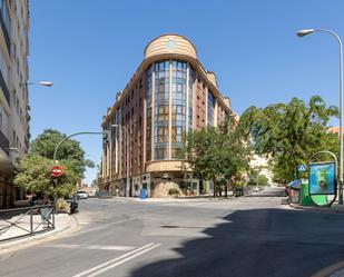 Vista exterior de Pis de lloguer en  Granada Capital amb Calefacció, Parquet i Balcó