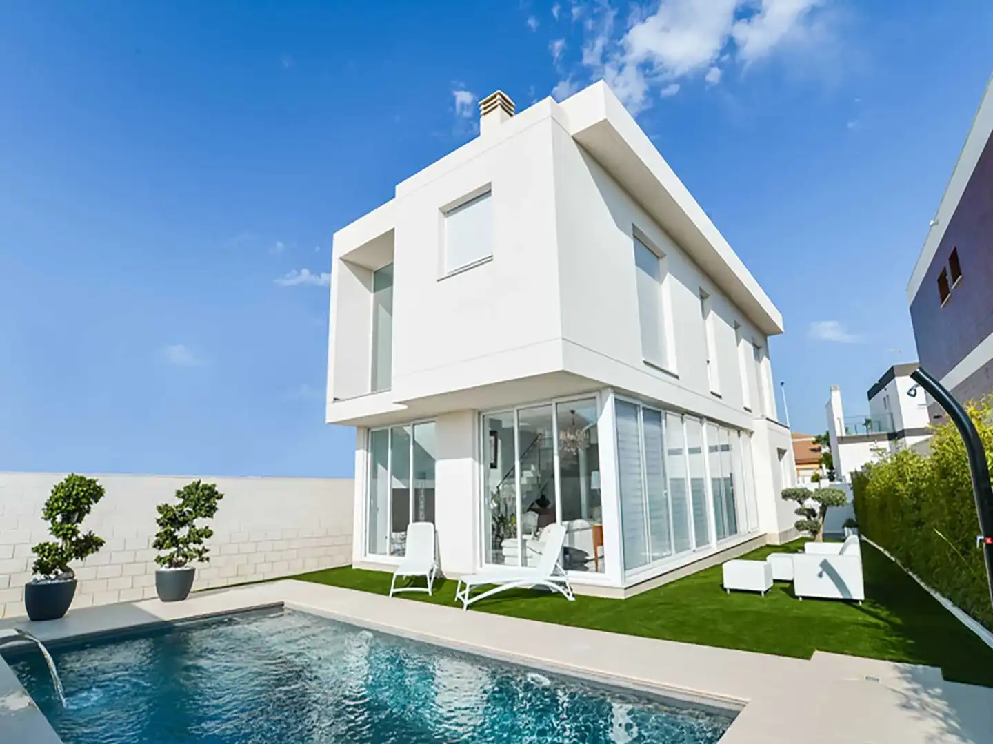 Chalet con piscina en venta en Calle Calle Creta
