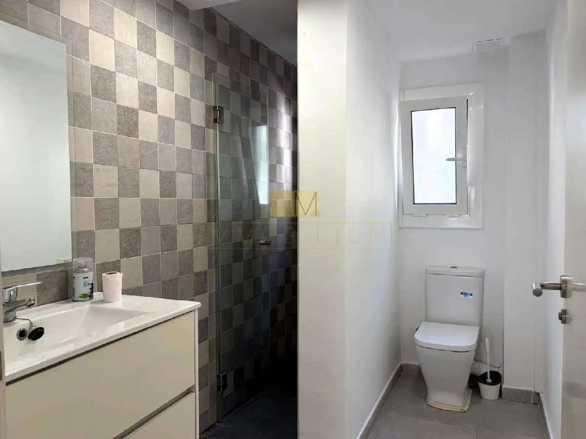Bathroom of Flat for sale in Vilanova i la Geltrú  with Air Conditioner and Balcony