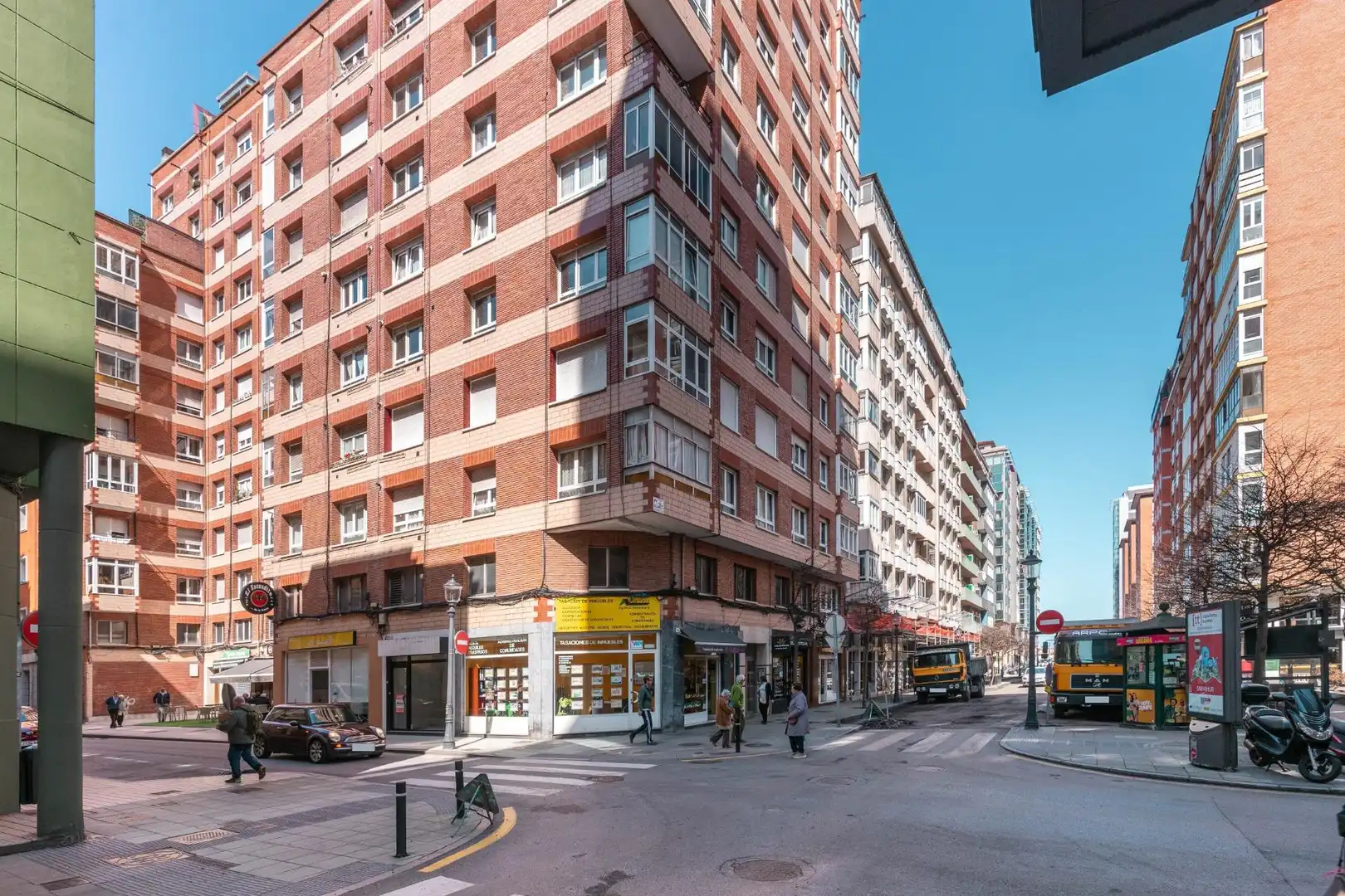 Vista exterior de Local en venta en Gijón  con Amueblado