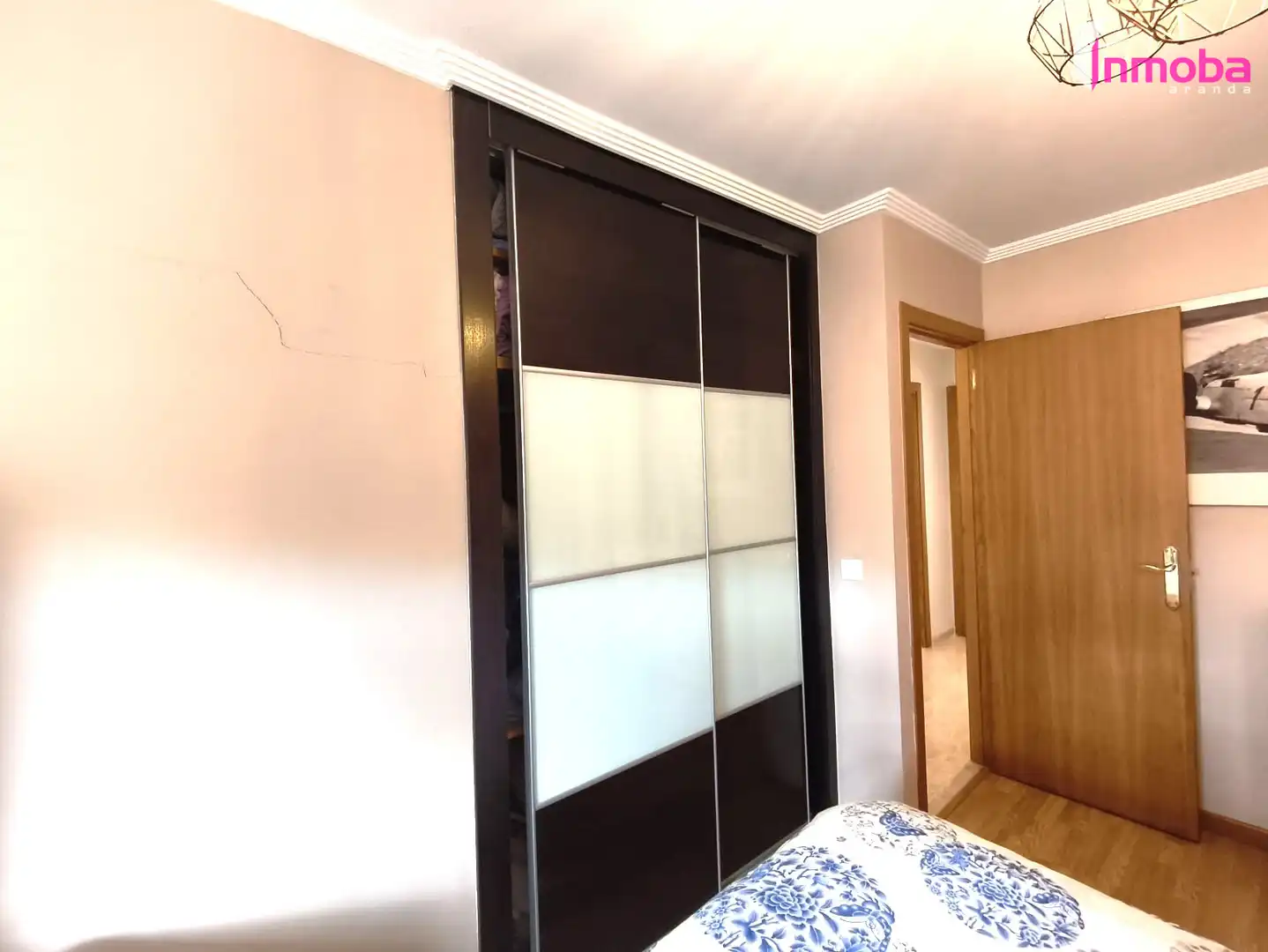 Habitación de Casa adosada en venta en Aranda de Duero con Calefacción y Jardín privado
