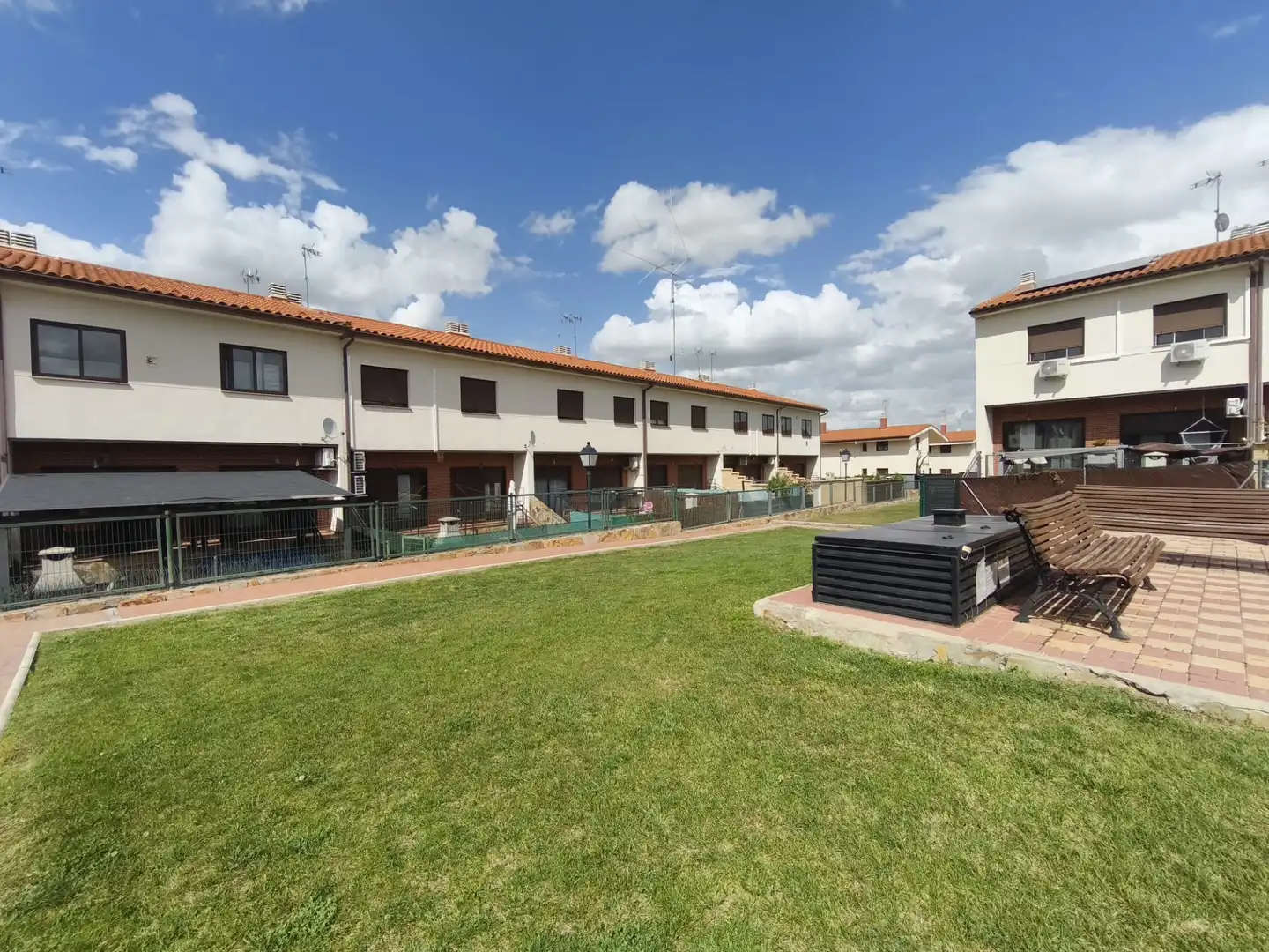 Vista exterior de Casa o chalet en venta en Las Ventas de Retamosa con Aire acondicionado, Calefacción y Jardín privado