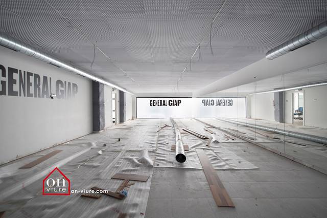 Oficina en Alquiler en Avinguda de Gràcia en L'Eixample