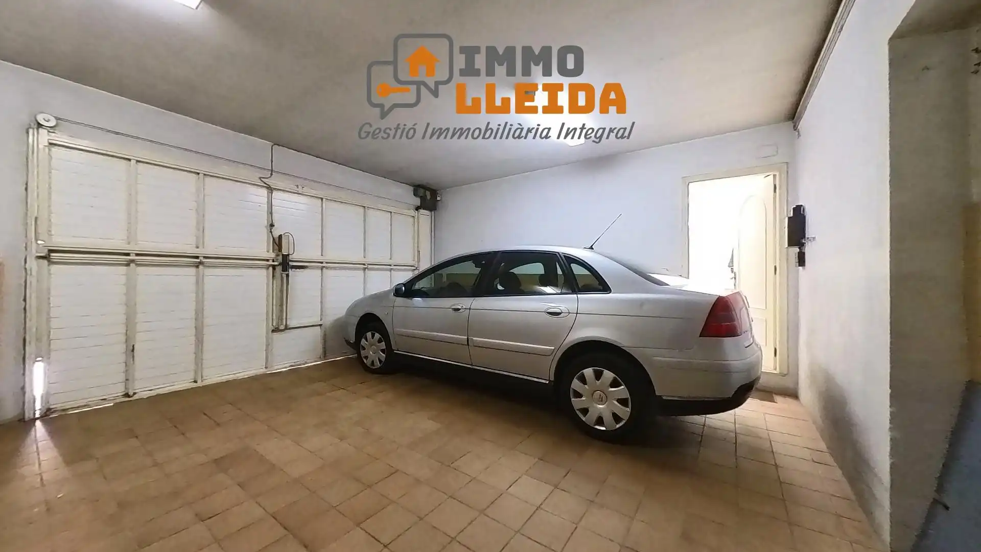 Aparcament de Casa o xalet en venda en Tàrrega amb Calefacció, Terrassa i Moblat