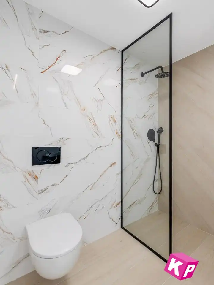 Baño de Piso en venta en Guardamar del Segura con Aire acondicionado, Jardín privado y Terraza