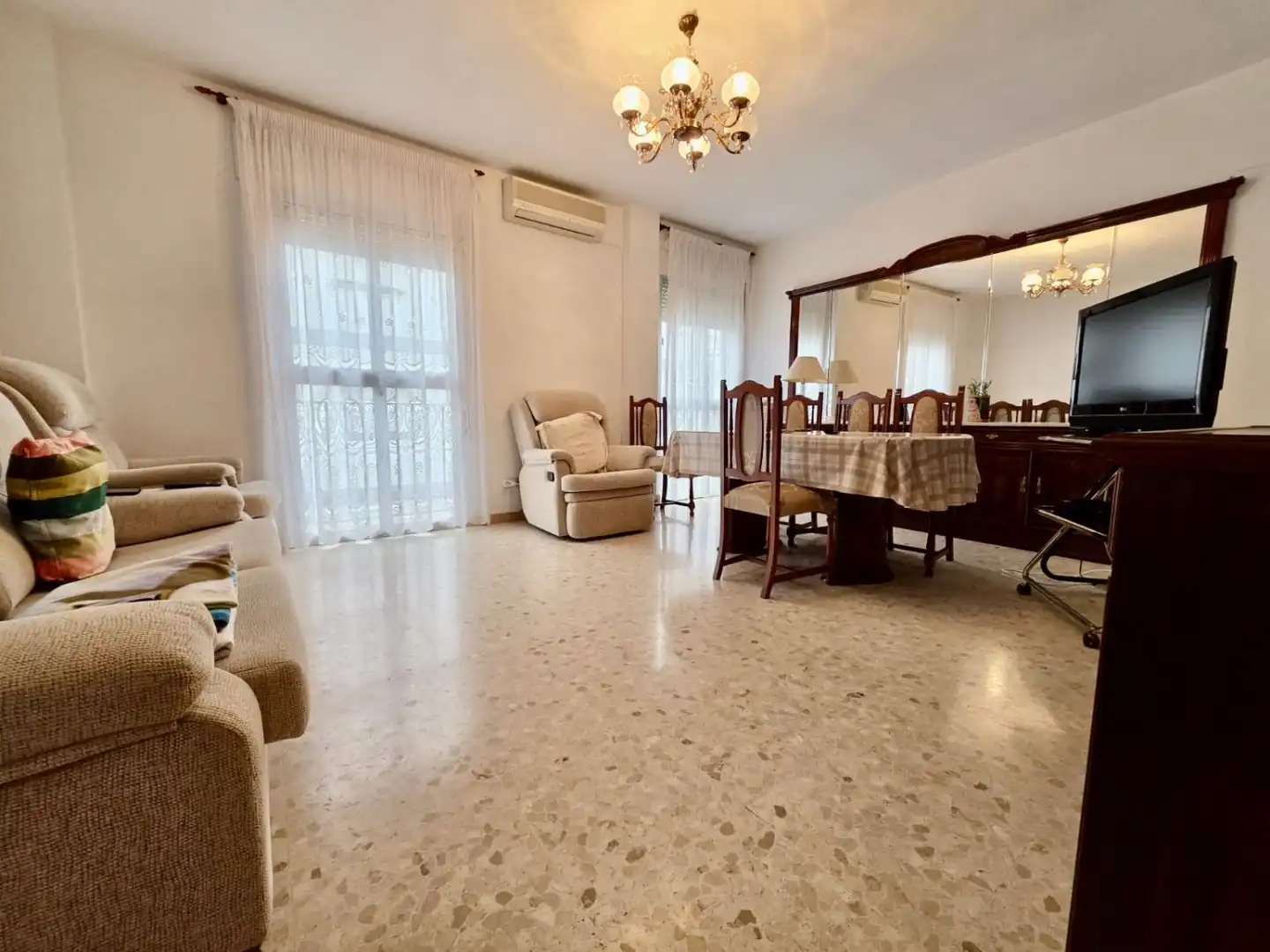 Sala de estar de Casa adosada en venta en Lora del Río con Aire acondicionado y Trastero