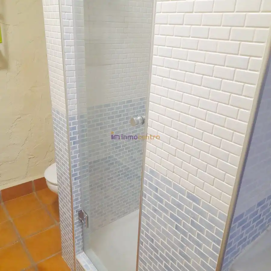 Bany de Casa o xalet en venda en Valdepeñas amb Calefacció, Piscina i Jacuzzi