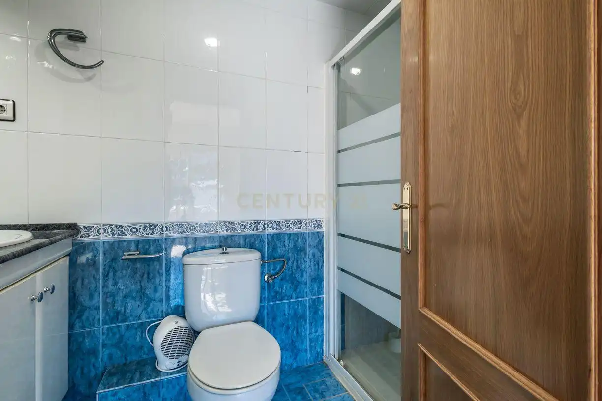 Bany de Apartament en venda en Sant Vicenç Dels Horts amb Aire condicionat i Balcó