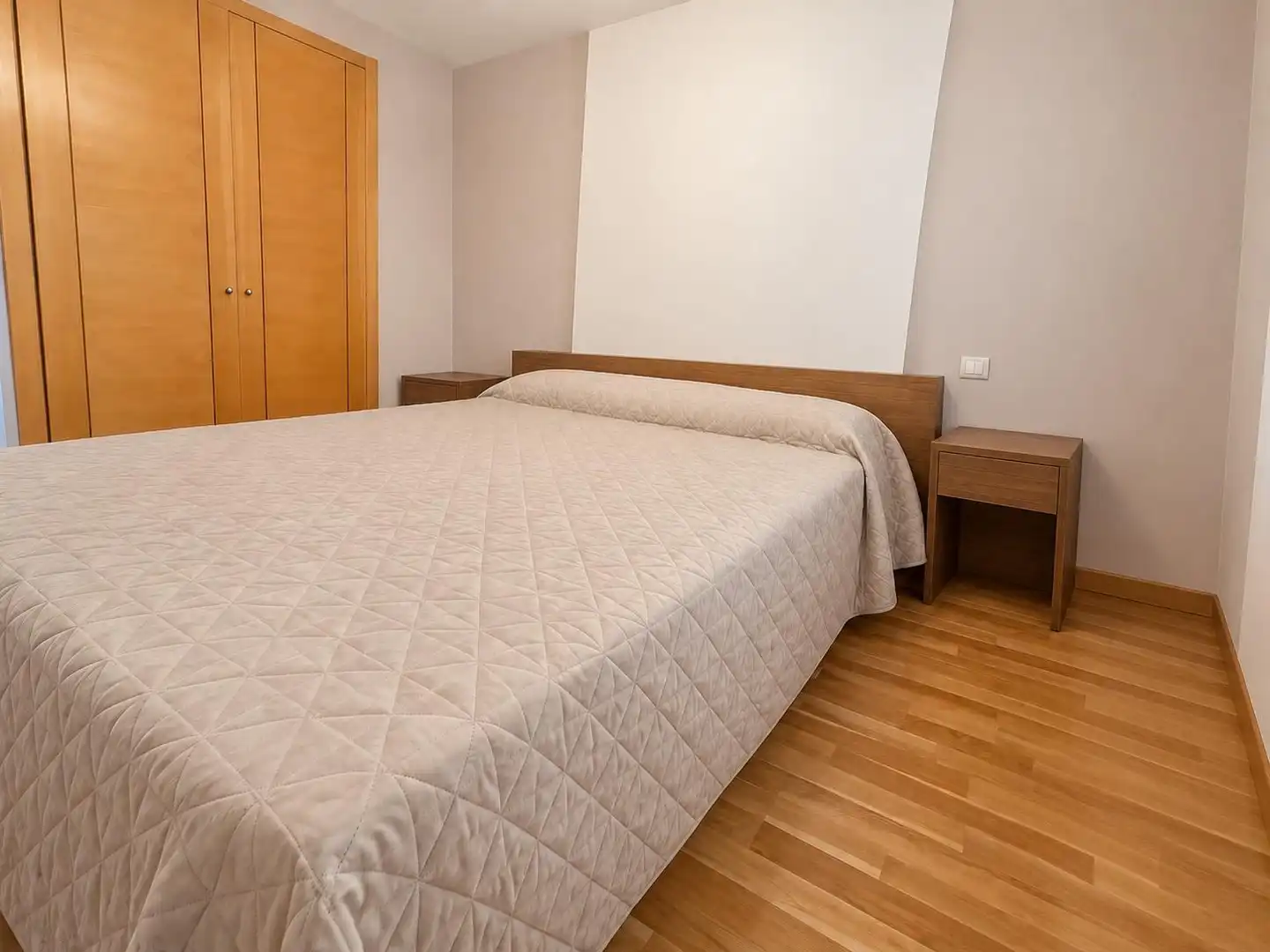 Schlafzimmer von Erdgeschoss zum Verkauf in Yebes mit Klimaanlage, Alarm und Gemeinschaftspool