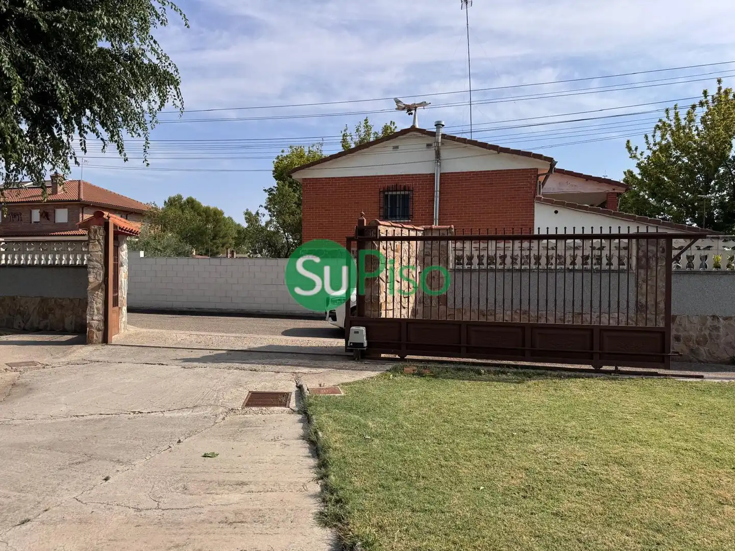 Detached house with pool for sale in Calle Del Clavel 2, imagen 3