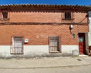 Vista exterior de Finca rústica en venda en Torrejón del Rey amb Jardí privat