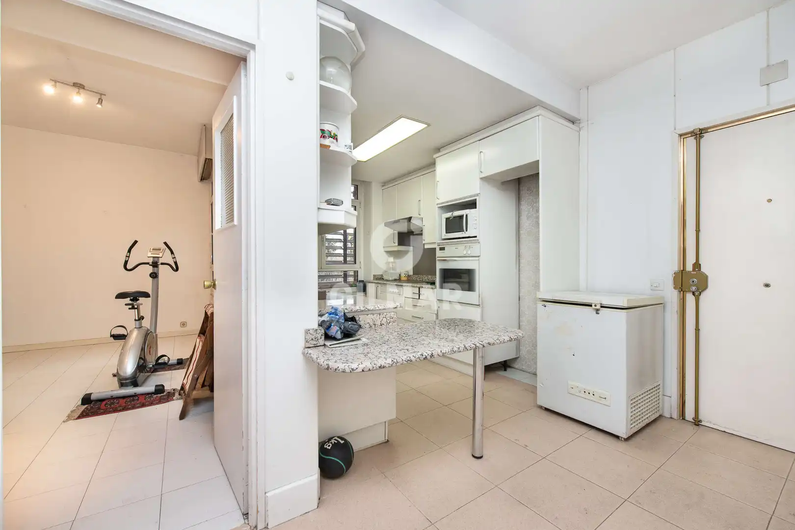 Küche von Wohnung zum Verkauf in Madrid mit Heizung, Privatgarten und Abstellraum