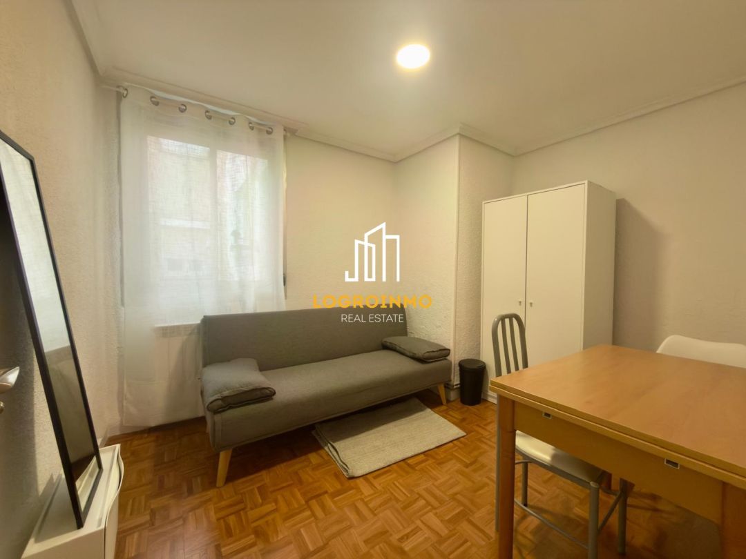 Bedroom of Flat for sale in  Logroño  with Heating and Furnished