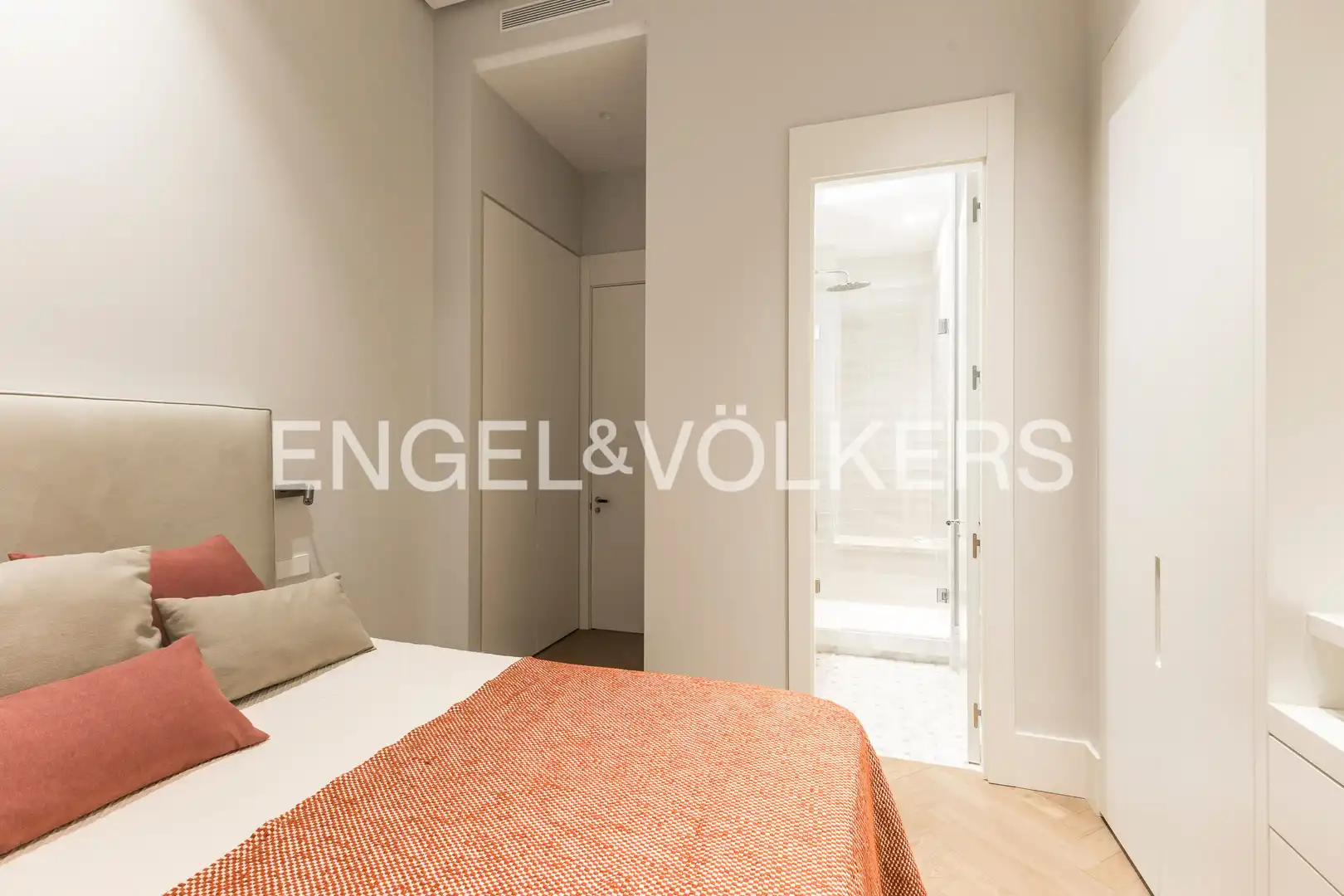 Bedroom of Flat for sale in Madrid  with Air Conditioner, Heating and Storage room