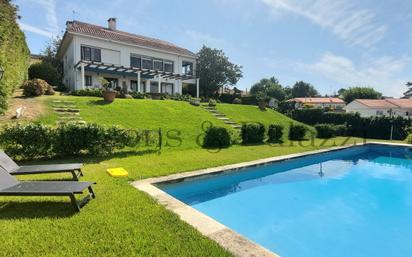 Jardí de Casa o xalet en venda en Nigrán amb Terrassa i Piscina