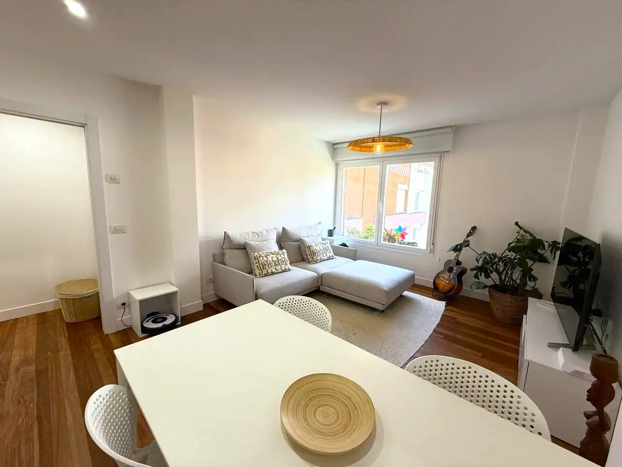 Sala d'estar de Pis en venda en Castro-Urdiales amb Calefacció, Parquet i Internet
