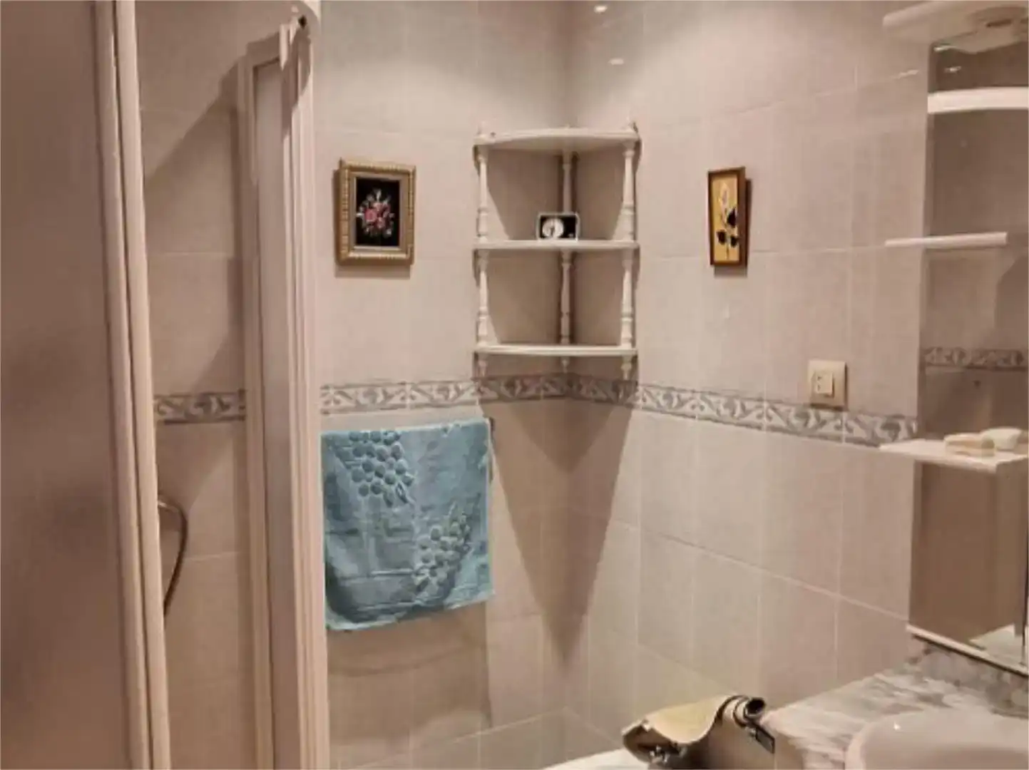 Bathroom of Flat for share in Miraflores de la Sierra  with Air Conditioner, Swimming Pool and Furnished
