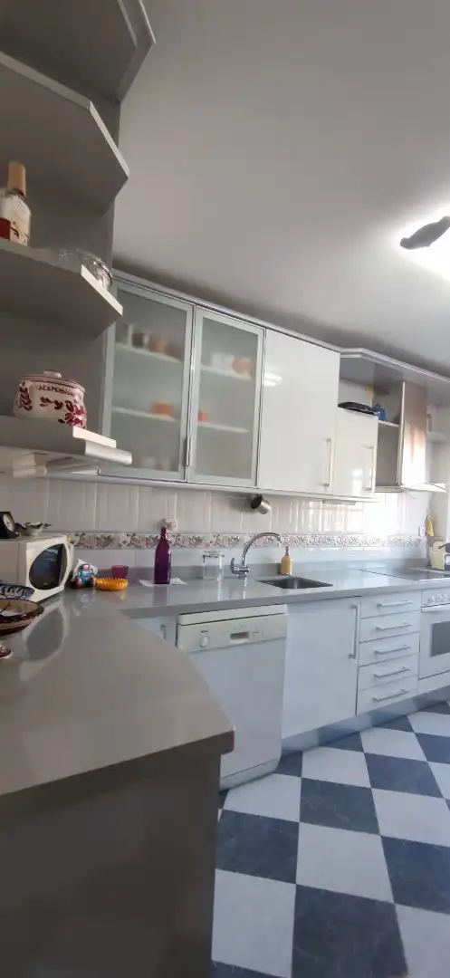 Cuina de Pis en venda en Sevilla amb Aire condicionat, Terrassa i Forn
