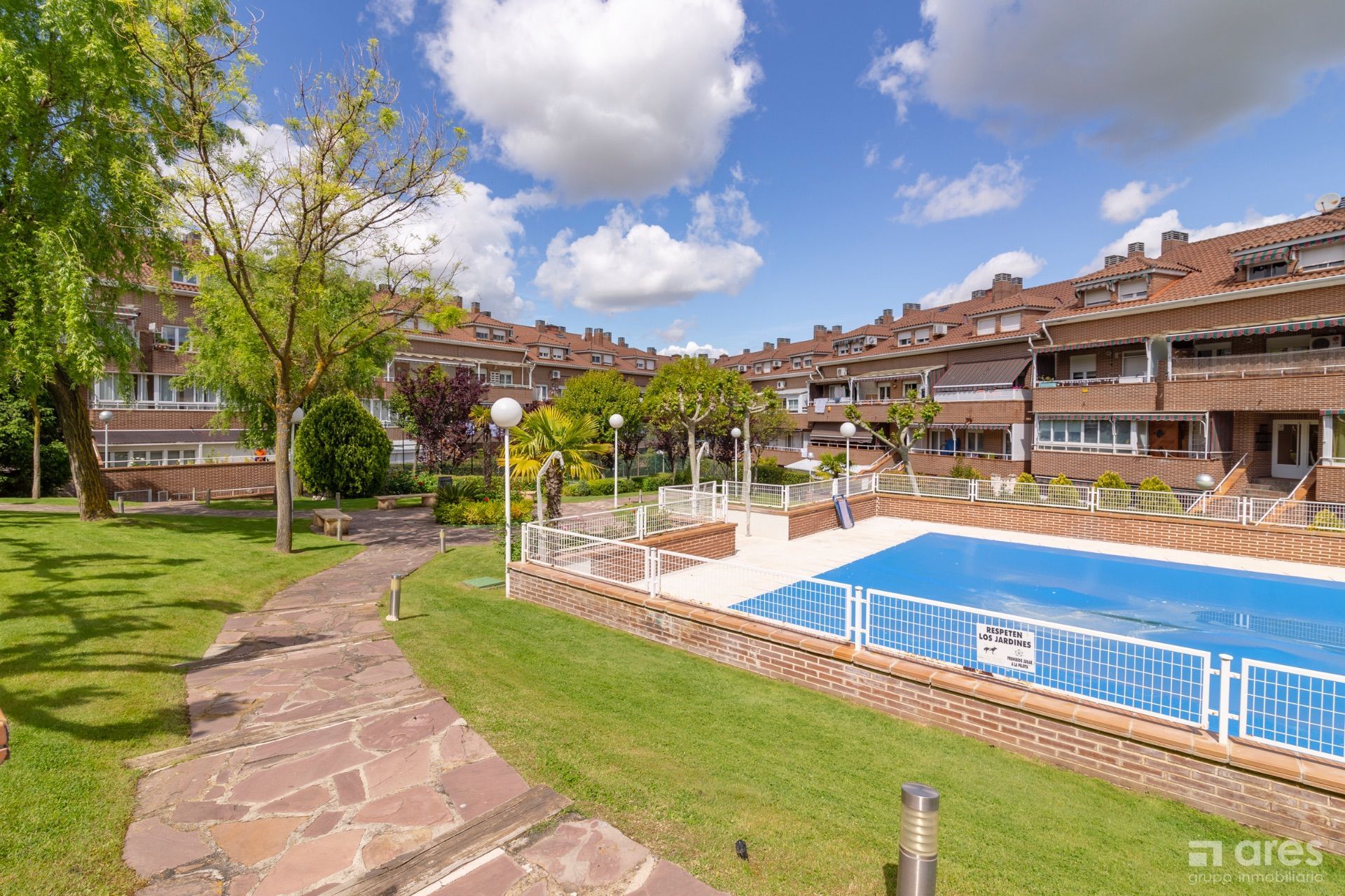 Exterior view of Duplex for sale in Sevilla la Nueva  with Air Conditioner, Heating and Terrace