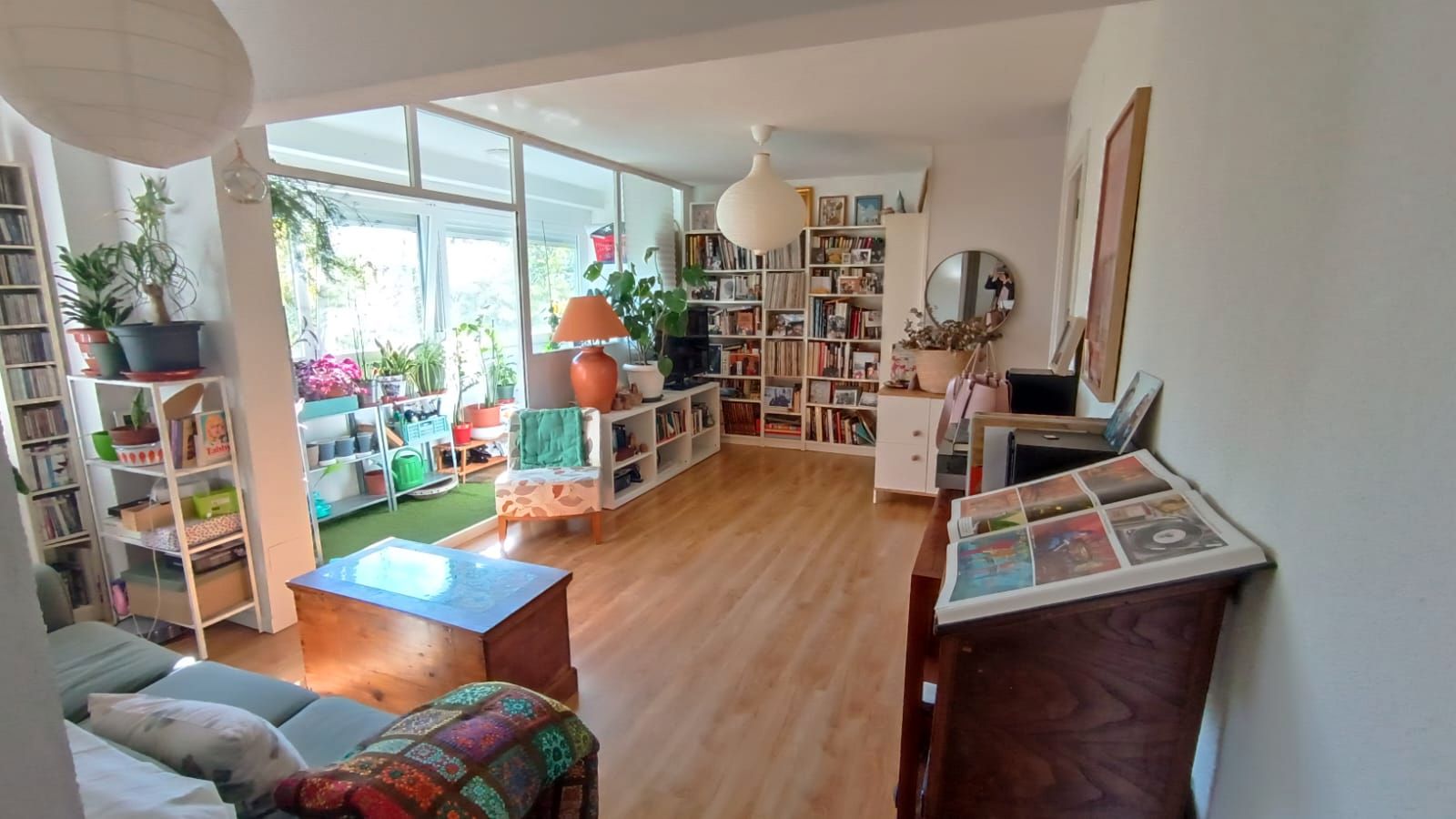 Sala d'estar de Pis en venda en  Madrid Capital amb Calefacció, Parquet i Terrassa