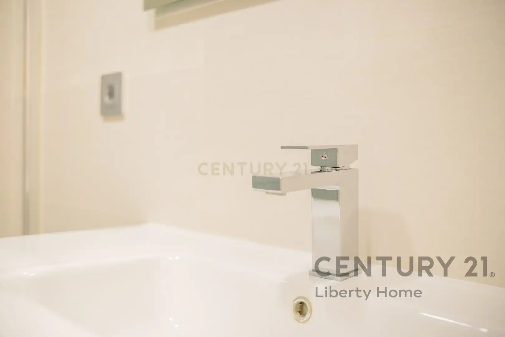 Bathroom of Apartments for rent in Valencia  with Air Conditioner, Private garden and Oven