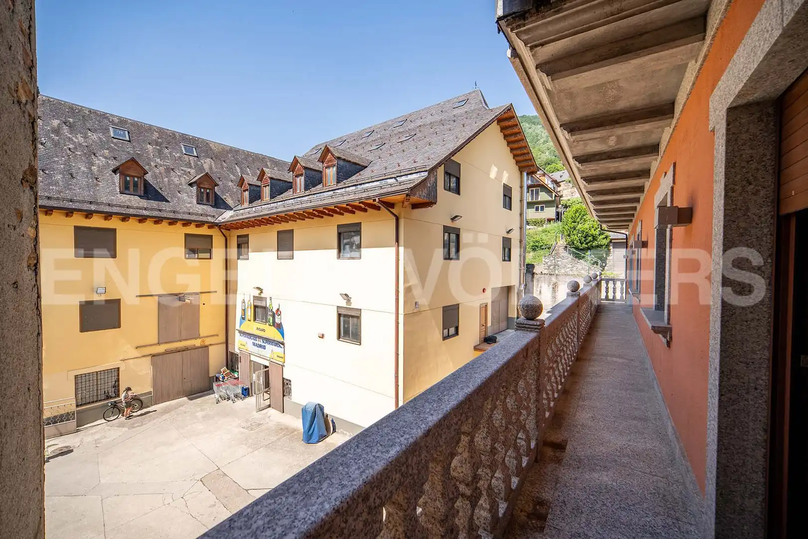Vista exterior de Edifici en venda en Bossòst